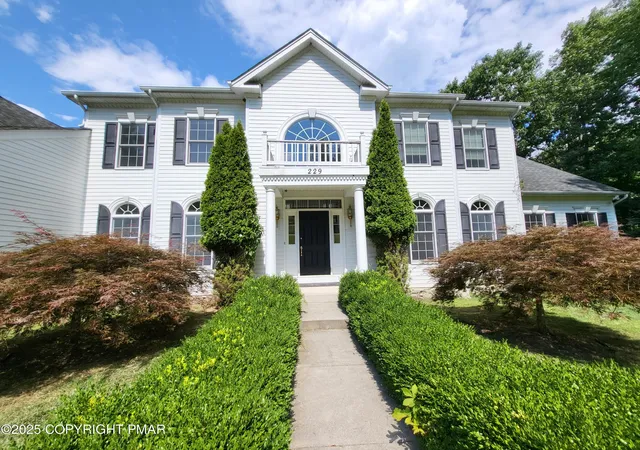 Photo 3 of Single family home for sale at 229 Rising Meadow Wy, East Stroudsburg, PA 18302 | MLS# PM-134442 | Listing updated on 2026-02-20