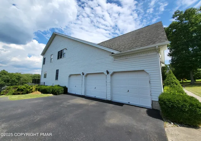 Photo 3 of Single family home for sale at 229 Rising Meadow Wy, East Stroudsburg, PA 18302 | MLS# PM-134442 | Listing updated on 2026-02-20