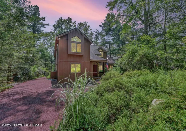 Photo 4 of Single family home for sale at 5120 Woodland Ave, Pocono Pines, PA 18350 | MLS# PM-134635 | Listing updated on 2025-09-18