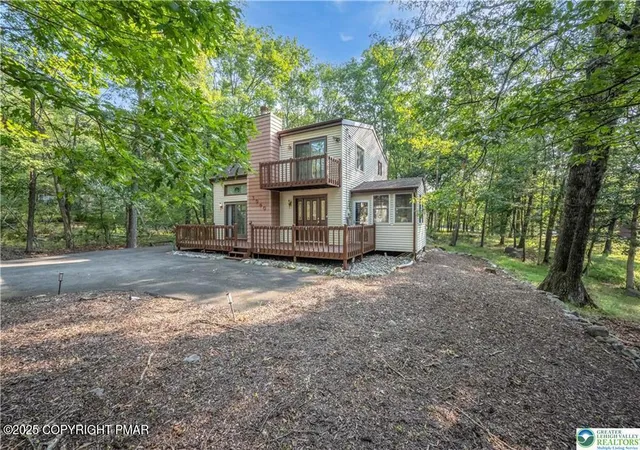 Photo 27 of Single family home for sale at 114 Brentwood Dr, Bushkill, PA 18324 | MLS# PM-134545 | Listing updated on 2025-09-26