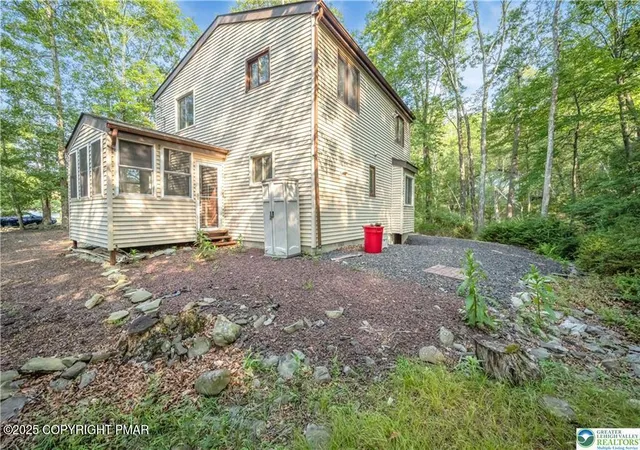 Photo 2 of Single family home for sale at 114 Brentwood Dr, Bushkill, PA 18324 | MLS# PM-134545 | Listing updated on 2025-09-26