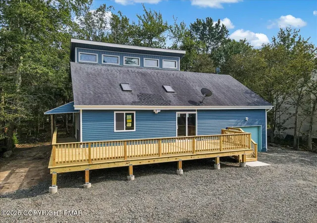 Photo 4 of Single family home for sale at 3197 Carobeth Dr, Tobyhanna, PA 18466 | MLS# PM-134562 | Listing updated on 2026-01-01