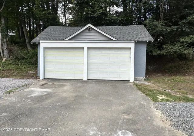Photo 25 of Single family home for sale at 92 Kinney Ave, Mount Pocono, PA 18344 | MLS# PM-134617 | Listing updated on 2025-12-07
