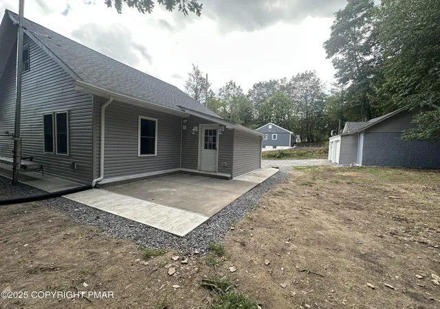 Photo 2 of Single family home for sale at 92 Kinney Ave, Mount Pocono, PA 18344 | MLS# PM-134617 | Listing updated on 2025-12-07
