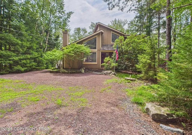 2nd image of 206 Little Pond Cir, Pocono Pines, PA 18350 | MLS# PM-134648