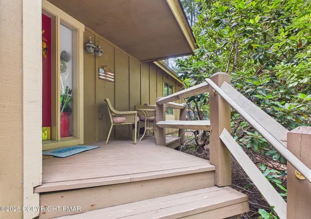 Photo 3 of Single family home for sale at 206 Little Pond Cir, Pocono Pines, PA 18350 | MLS# PM-134648 | Listing updated on 2025-08-08
