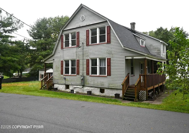 2nd image of 2215 Pennsylvania Avenue, Bangor, PA 18013 | MLS# PM-134841