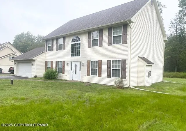 Photo 2 of Single family home for sale at 122 Cranberry Dr, Blakeslee, PA 18610 | MLS# PM-134997 | Listing updated on 2025-10-29