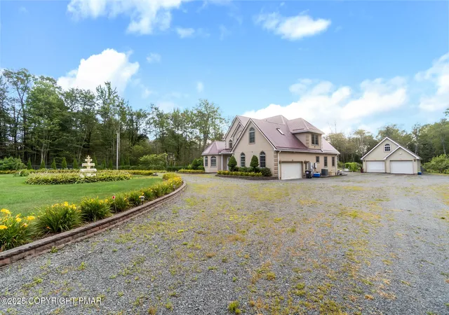 4th image of 328 High Country Dr, Blakeslee, PA 18610 | MLS# PM-135157