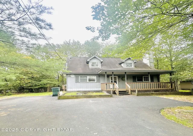 Photo 1 of Single family home for sale at 715 Country Pl, Tobyhanna, PA 18466 | MLS# PM-135311 | Listing updated on 2025-09-29