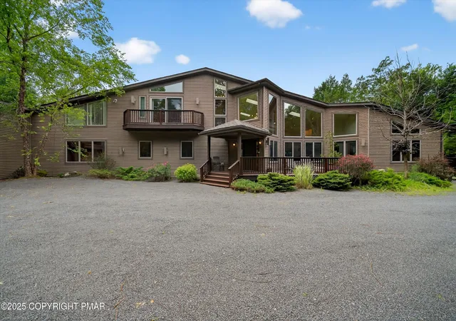 Photo 2 of Mansion for sale at 804 Ranch Ct, Hawley, PA 18428 | MLS# PM-135322 | Listing updated on 2025-09-02