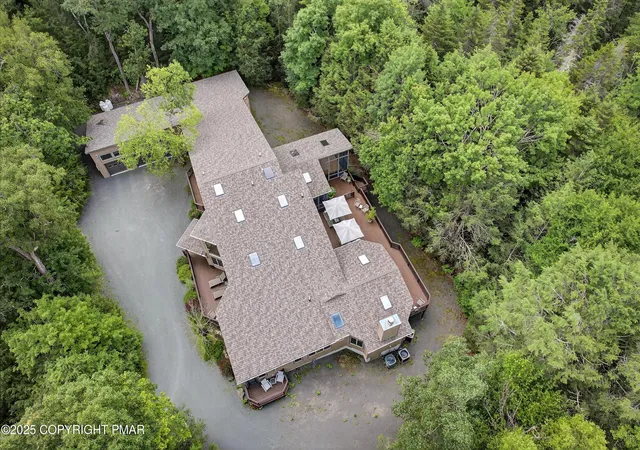 Photo 4 of Single family home for sale at 804 Ranch Ct, Hawley, PA 18428 | MLS# PM-135322 | Listing updated on 2025-09-02