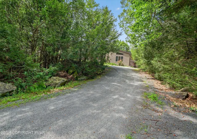 Photo 5 of Single family home for sale at 804 Ranch Ct, Hawley, PA 18428 | MLS# PM-135322 | Listing updated on 2025-09-02