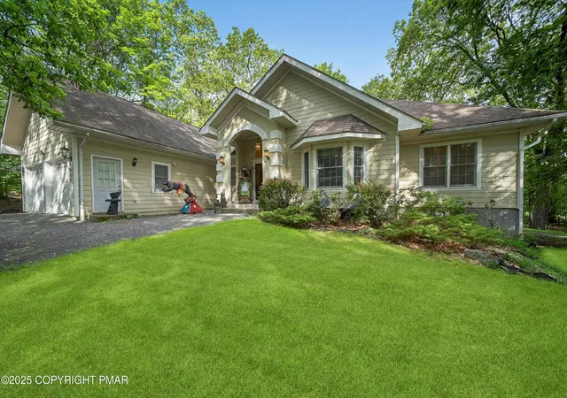 Photo 1 of Single family home for sale at 802 Niblick Ct, Hawley, PA 18428 | MLS# PM-135325 | Listing updated on 2025-09-02