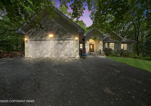 Photo 2 of Single family home for sale at 802 Niblick Ct, Hawley, PA 18428 | MLS# PM-135325 | Listing updated on 2025-09-02