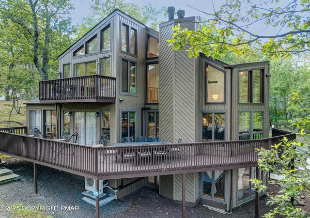 3rd image of 1342 Kensington Dr, East Stroudsburg, PA 18301 | MLS# PM-135450