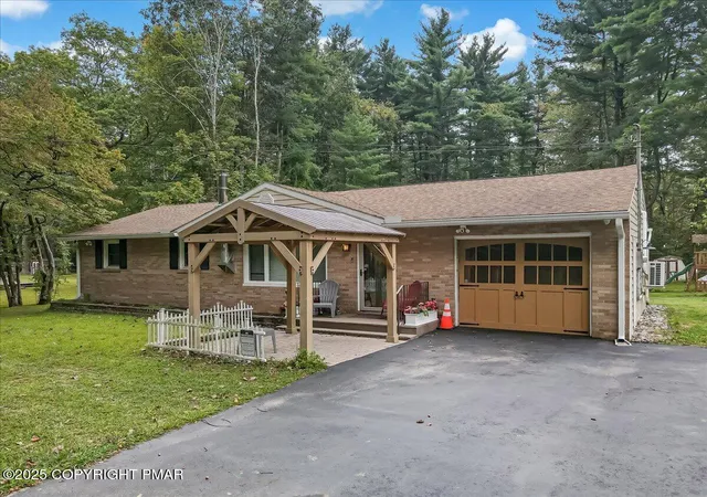 Photo 1 of Single family home for sale at 259 Tanite Rd, Stroudsburg, PA 18360 | MLS# PM-135538 | Listing updated on 2025-10-16