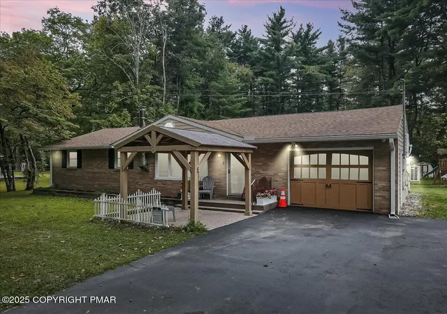 Photo 2 of Single family home for sale at 259 Tanite Rd, Stroudsburg, PA 18360 | MLS# PM-135538 | Listing updated on 2025-10-16