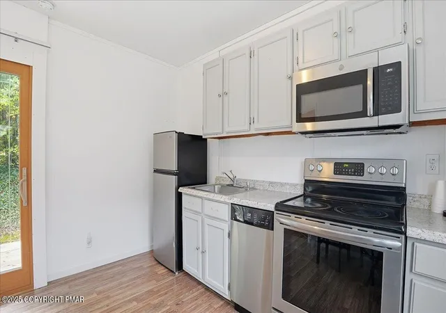 Photo 3 of Manufactured home for sale at 6 Dante St, Bangor, PA 18013 | MLS# PM-136548 | Listing updated on 2025-10-16
