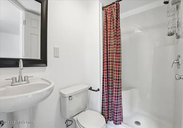 Photo 4 of Manufactured home for sale at 6 Dante St, Bangor, PA 18013 | MLS# PM-136548 | Listing updated on 2025-10-16