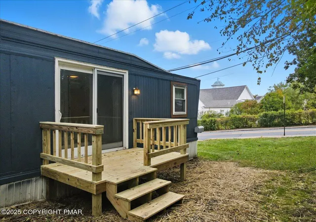 Photo 5 of Manufactured home for sale at 6 Dante St, Bangor, PA 18013 | MLS# PM-136548 | Listing updated on 2025-10-16