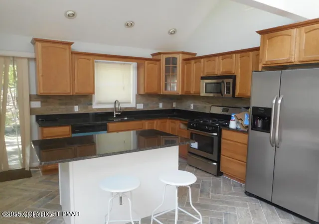 Photo 4 of Single family home for sale at 2279 Southport Dr, Bushkill, PA 18324 | MLS# PM-135570 | Listing updated on 2025-12-08