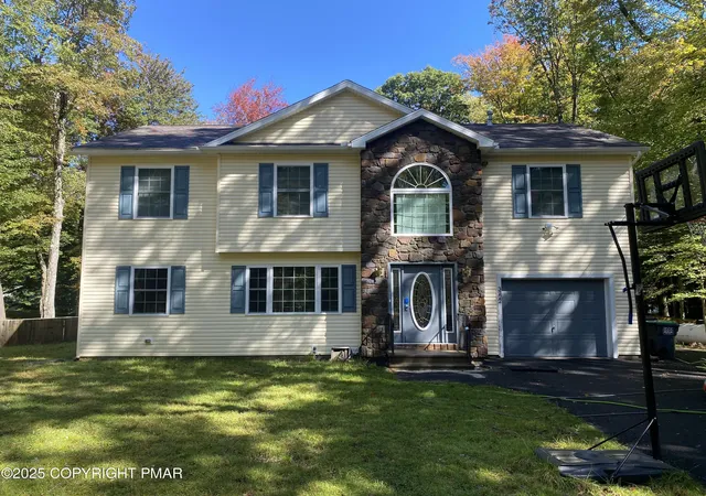 Photo 1 of Single family home for sale at 3222 Beech Ridge Dr, Pocono Summit, PA 18346 | MLS# PM-135634 | Listing updated on 2025-09-29
