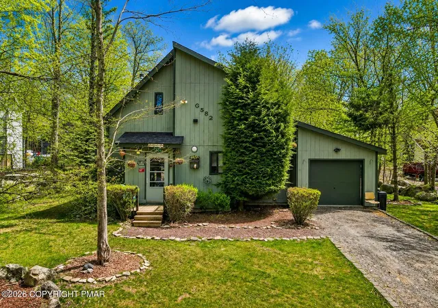 Homes for sale in Tobyhanna, PA | 7924 Sleepy Hollow Dr, Tobyhanna, PA 18466 | MLS# PM-135693