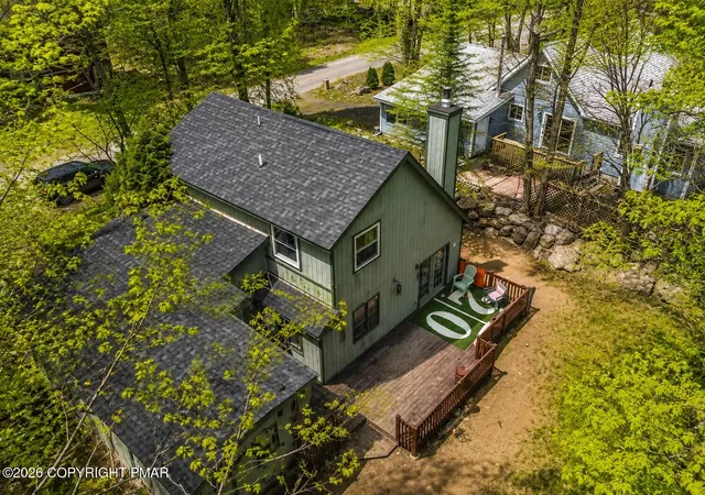 Homes for sale in Tobyhanna, PA | 7924 Sleepy Hollow Dr, Tobyhanna, PA 18466 | MLS# PM-135693