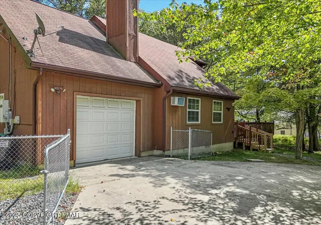Photo 2 of Single family home for sale at 153 Segatti Cir, Bushkill, PA 18324 | MLS# PM-135723 | Listing updated on 2026-03-31
