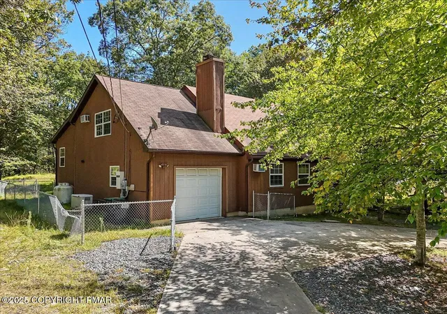 Photo 2 of Single family home for sale at 153 Segatti Cir, Bushkill, PA 18324 | MLS# PM-135723 | Listing updated on 2026-03-31