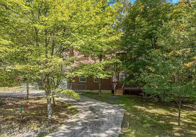 Photo 3 of Single family home for sale at 153 Segatti Cir, Bushkill, PA 18324 | MLS# PM-135723 | Listing updated on 2026-03-31