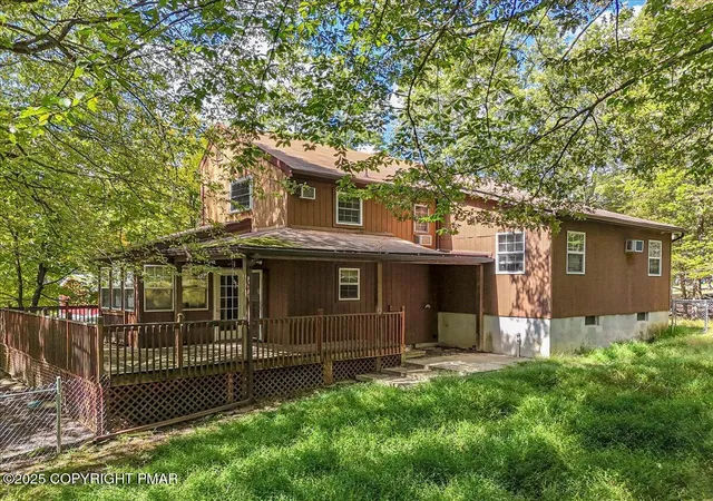 Photo 4 of Single family home for sale at 153 Segatti Cir, Bushkill, PA 18324 | MLS# PM-135723 | Listing updated on 2026-03-31