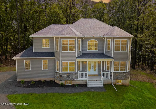 Photo 3 of Single family home for sale at 1101 Red Fox Ct #CT9, Kresgeville, PA 18333 | MLS# PM-135754 | Listing updated on 2026-01-29