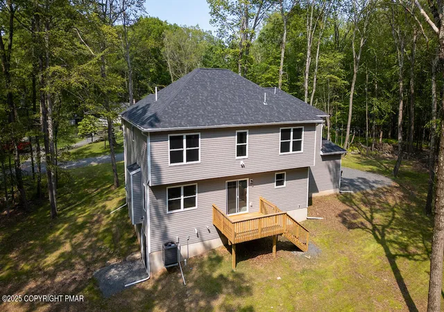 Photo 4 of Single family home for sale at 1101 Red Fox Ct #CT9, Kresgeville, PA 18333 | MLS# PM-135754 | Listing updated on 2026-01-29