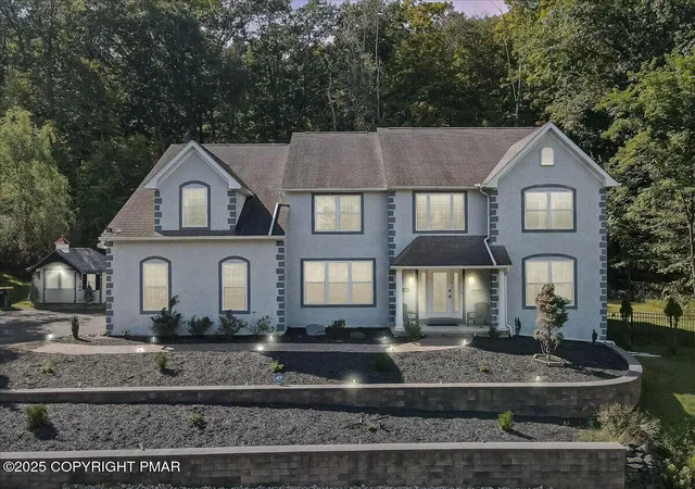 Photo 2 of Single family home for sale at 386 Shawnee Valley Dr, East Stroudsburg, PA 18302 | MLS# PM-135733 | Listing updated on 2025-10-01