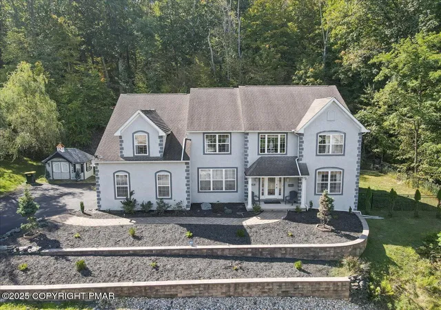 Photo 3 of Single family home for sale at 386 Shawnee Valley Dr, East Stroudsburg, PA 18302 | MLS# PM-135733 | Listing updated on 2025-10-01