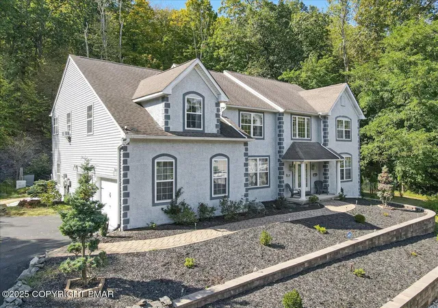 Photo 3 of Single family home for sale at 386 Shawnee Valley Dr, East Stroudsburg, PA 18302 | MLS# PM-135733 | Listing updated on 2025-10-01