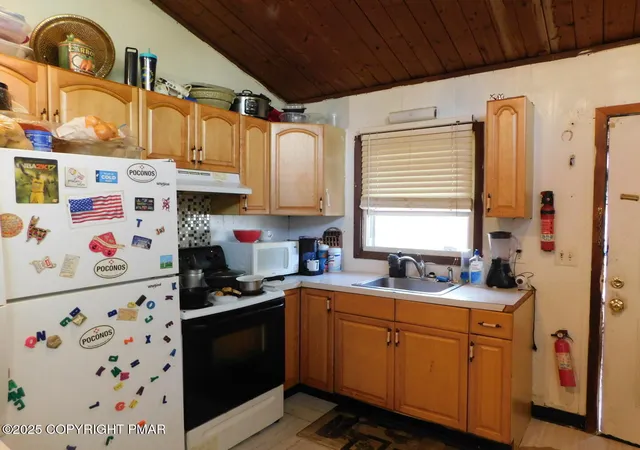 Photo 2 of Single family home for sale at 3208 Carobeth Dr, Tobyhanna, PA 18466 | MLS# PM-135724 | Listing updated on 2026-02-19