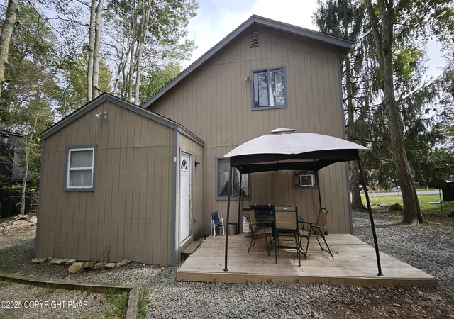 Photo 2 of Single family home for sale at 492 Country Pl Dr, Tobyhanna, PA 18466 | MLS# PM-135772 | Listing updated on 2026-02-06