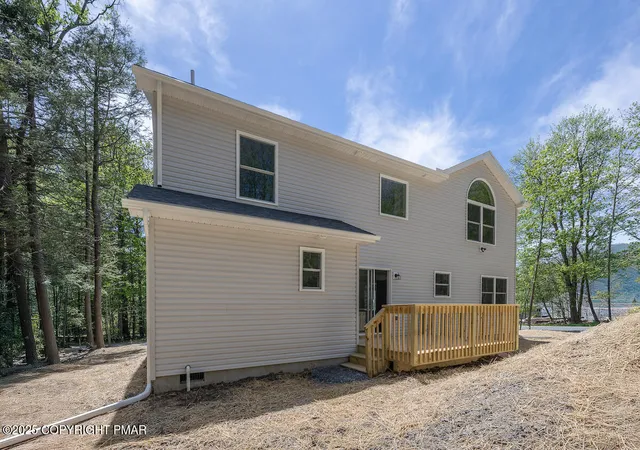 Photo 5 of Single family home for sale at 2127 Titania Rd, Tobyhanna, PA 18466 | MLS# PM-135941 | Listing updated on 2025-10-04