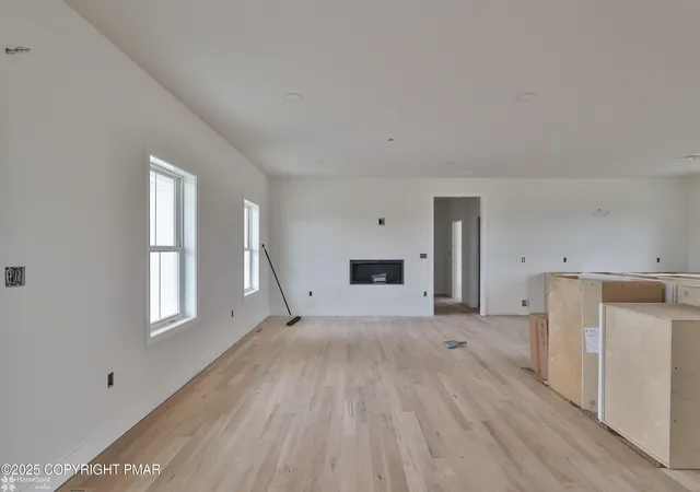 Photo 4 of Single family home for sale at 464 Long Lane Rd, Walnutport, PA 18088 | MLS# PM-135848 | Listing updated on 2025-12-20