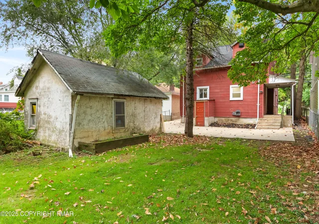 Photo 3 of Single family home for sale at 1927 Willow Park Rd, Bethlehem, PA 18020 | MLS# PM-136065 | Listing updated on 2025-10-21