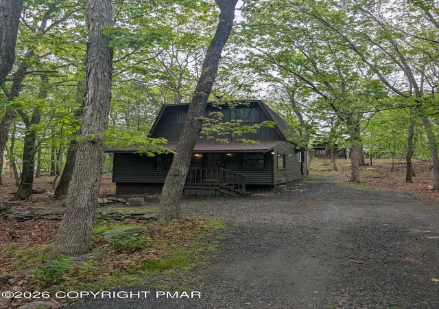 Homes for sale in Bushkill, PA | 169 Saunders Dr, Bushkill, PA 18324 | MLS# PM-136040