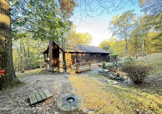 Photo 2 of Single Family Residence at 2119 Meadowlark Cir, Bushkill, PA 18324 | MLS# PM-136401 | | Sold on 2026-03-23