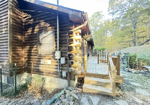 Photo 4 of Single Family Residence at 2119 Meadowlark Cir, Bushkill, PA 18324 | MLS# PM-136401 | | Sold on 2026-03-23