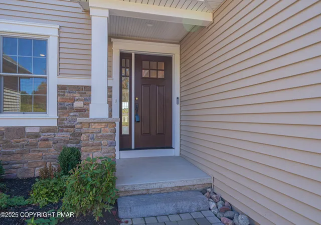 Homes for sale in Blakeslee, PA | 260 Keswick Dr, Blakeslee, PA 18610 | MLS# PM-136256