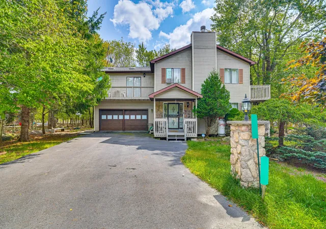 Photo 1 of Single family home for sale at 7901 Sleepy Hollow Dr, Tobyhanna, PA 18466 | MLS# PM-136095 | Listing updated on 2025-11-26