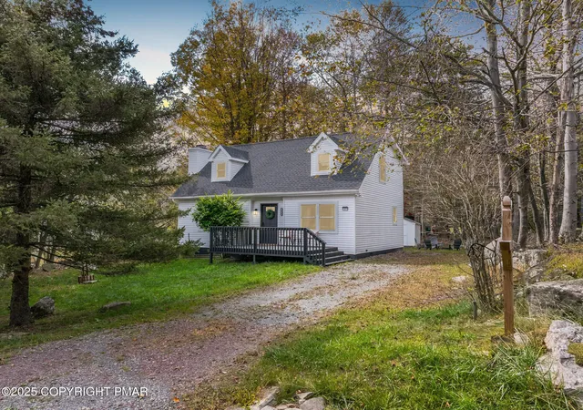 Photo 2 of Single Family Residence at 2039 Skyview Ter, Tobyhanna, PA 18466 | MLS# PM-136155 | | Sold on 2025-12-15