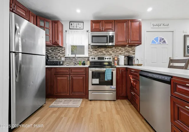 Photo 4 of Single family home for sale at 8434 Bear Trail Dr, Tobyhanna, PA 18466 | MLS# PM-136179 | Listing updated on 2025-10-09
